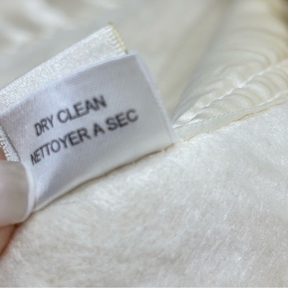 NK HOME Ivory 100% Natural Charmeuse Silk Luxurious Blanket Satin Trim 86” X 94” - Picture 9 of 9